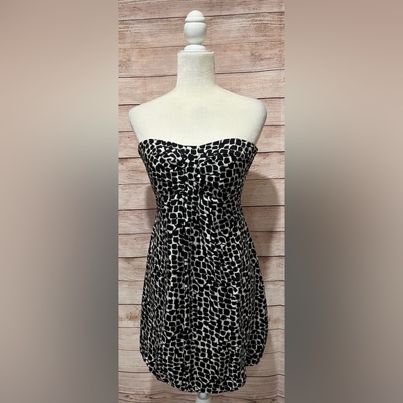 Sz 0 WHITE HOUSE BLACK MARKET 100% Silk Dress Strapless Short Bubble Sweetheart - Picture 1 of 6
